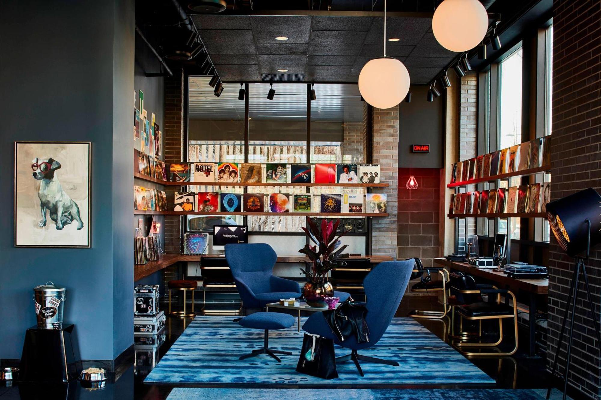 Moxy Minneapolis Uptown Exterior photo